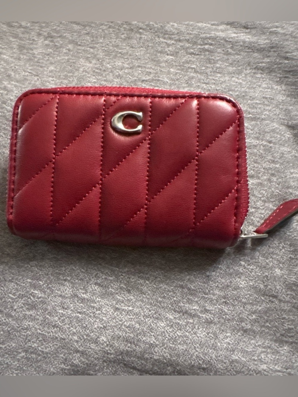 Coach Essential Small Zip Around Card Case With Pillow Quilting